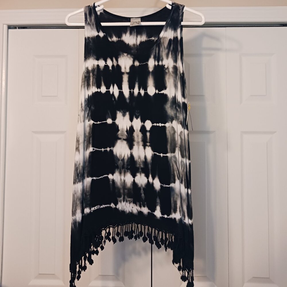 #211 3/$18 - American Age Black/White Tank Top Size S